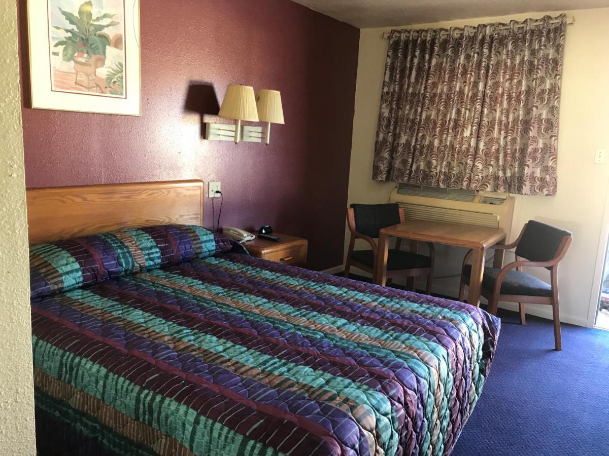 Luxury Inn George West Luaran gambar