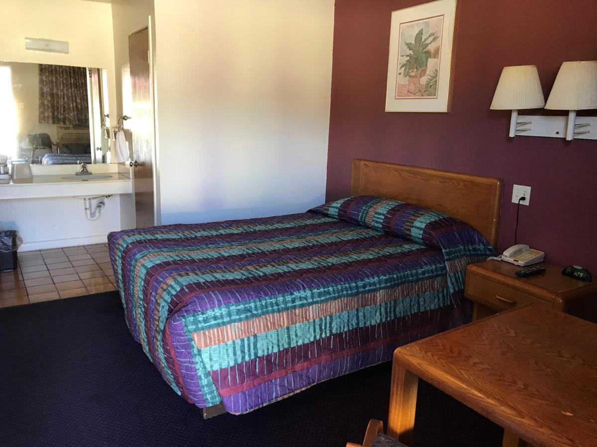 Luxury Inn George West Luaran gambar